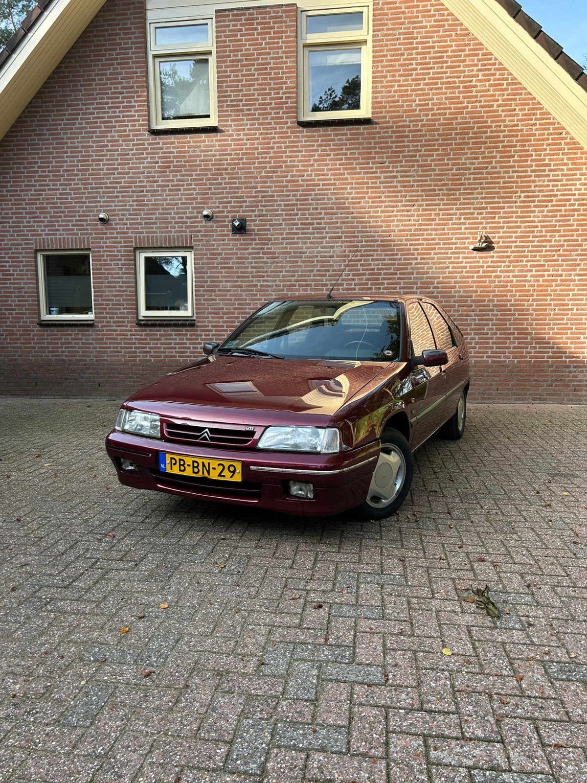 Citroën ZX 1.6 I Image 1996 Rood, Auto's, Voorwielaandrijving, Stof, 40 €/maand, Origineel Nederlands