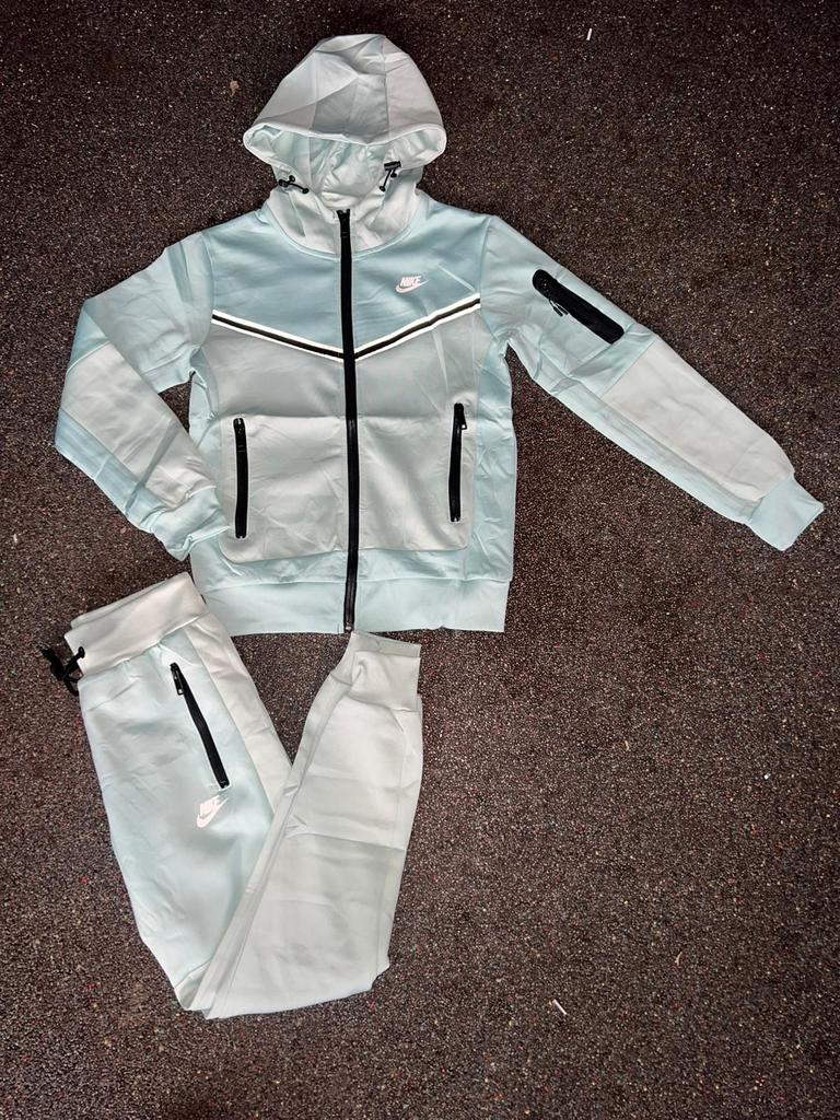 Nike tech fleece maat L, Kleding | Heren, Sportkleding, Ophalen of Verzenden, Zo goed als nieuw, Grijs, Algemeen