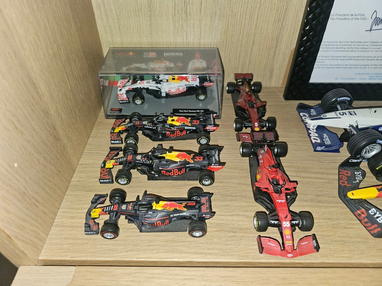 Red Bull en Ferrari Modelauto's, Auto, 1:32 tot 1:50, Zo goed als nieuw, Ophalen