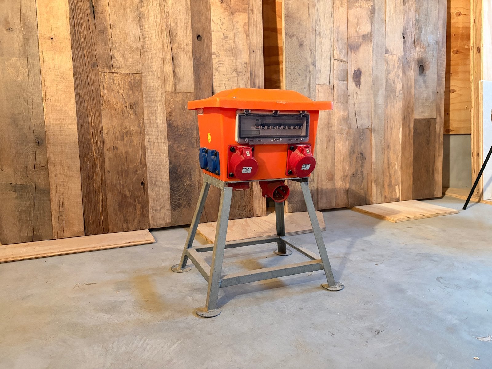 Stroomverdeelkasr met 2 krachtgroepen en 6 x 230V, Doe-het-zelf en Verbouw, Elektra en Kabels, Ophalen, Zo goed als nieuw, Overige typen