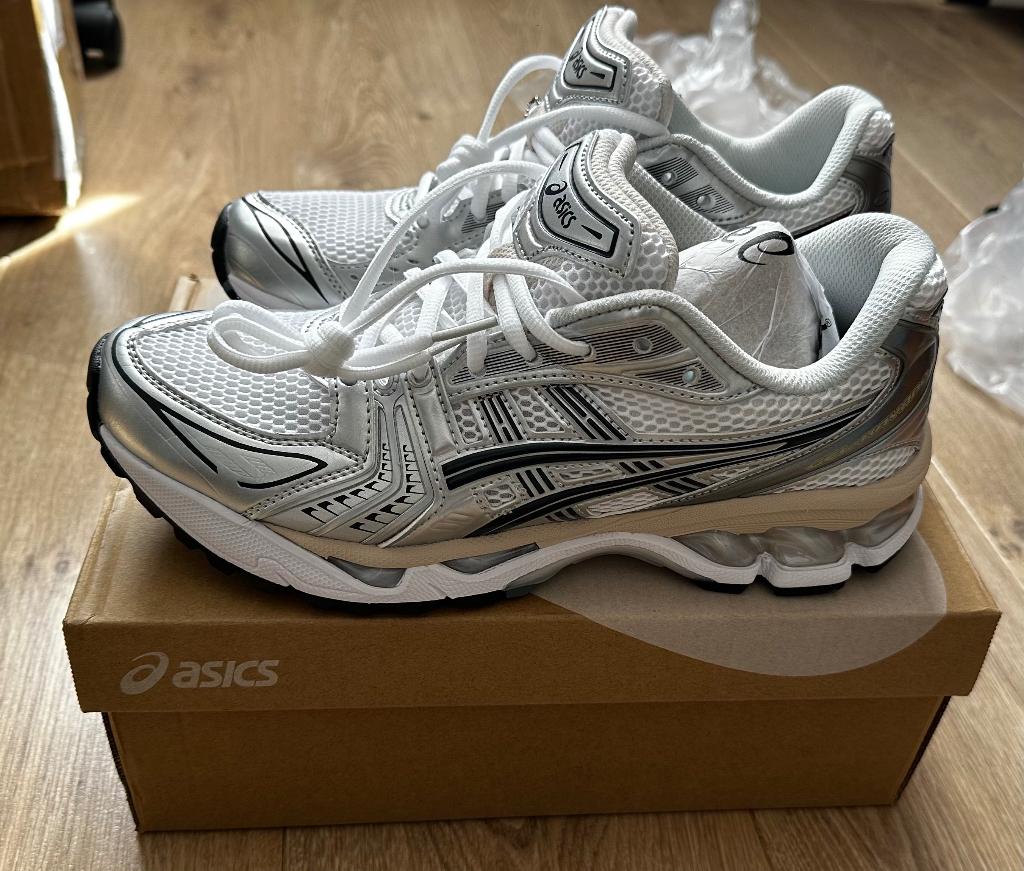 Asics Kayano 14 White/Graphite Grey maat 43.5, Wit, Nieuw, Ophalen of Verzenden, Sneakers of Gympen