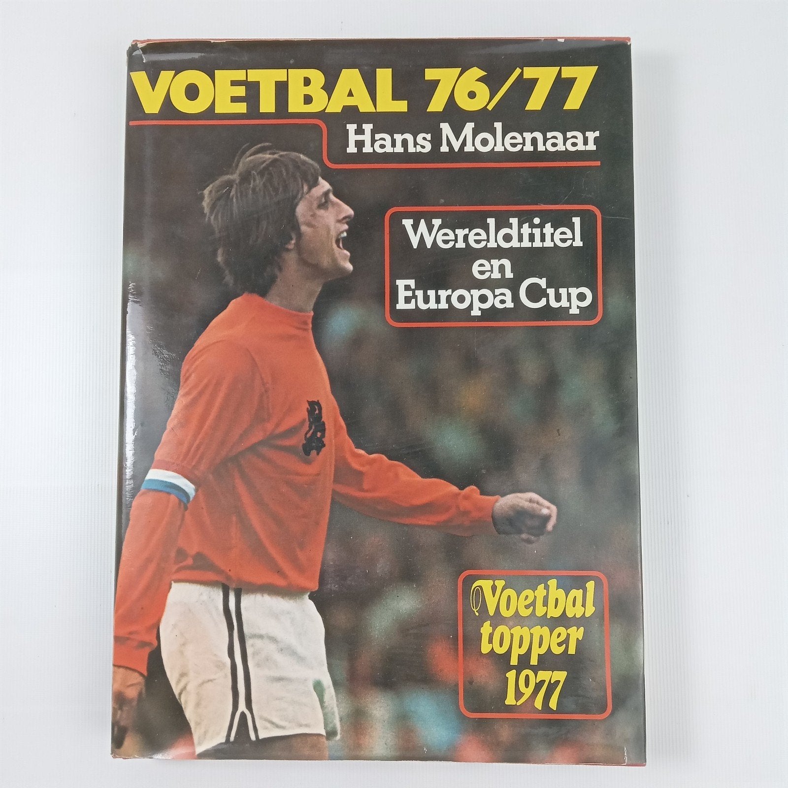 Voetbal 76/77 - Hans Molenaar - Wereldtitel en Europa Cup, Boeken, Gelezen, Ophalen of Verzenden, Balsport, Hans Molenaar