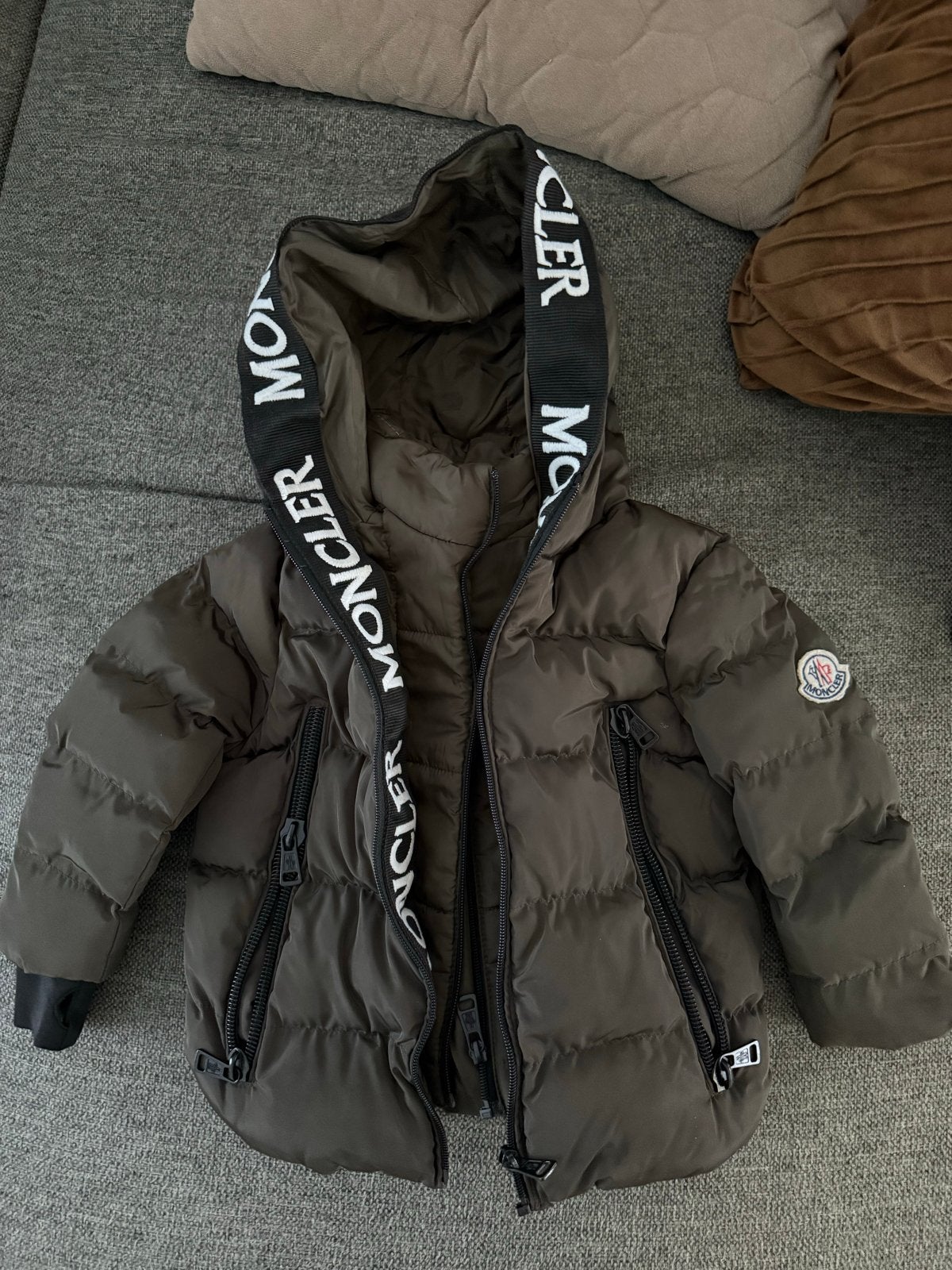 Gloednieuwe Moncler jas kinderen Nooit gedragen 1/2 jaar, Ophalen, Nieuw, Jongen of Meisje