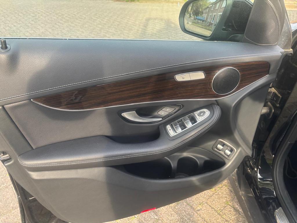 Mercedes-Benz GLC 300e 320pk 4MATIC 9G-TRONIC 2020 Zwart, Auto's, Automaat, 4 cilinders, 2000 kg, Zwart