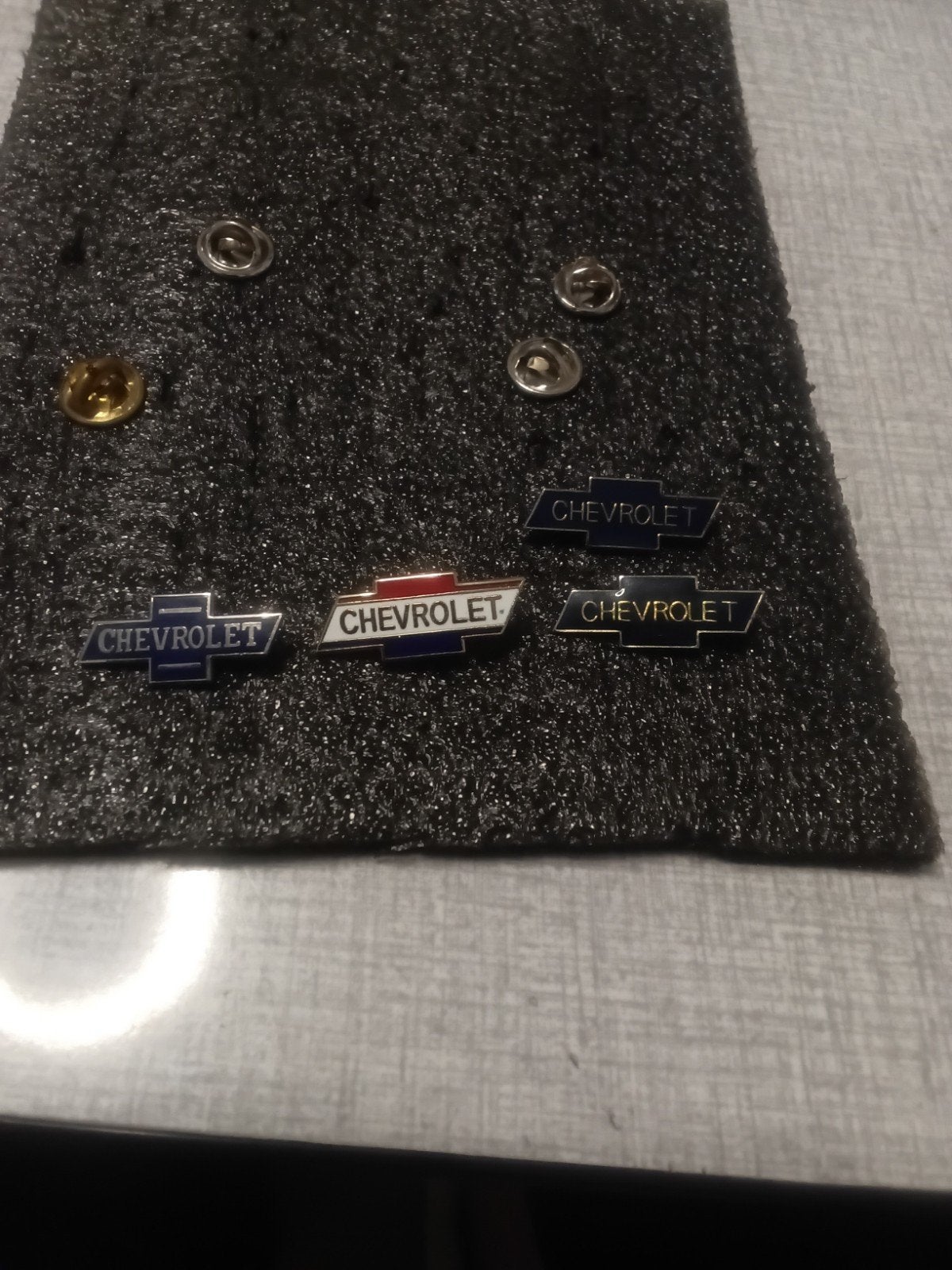 Verschillende speldjes van het automerk "" Chevrolet "", Verzamelen, Ophalen of Verzenden