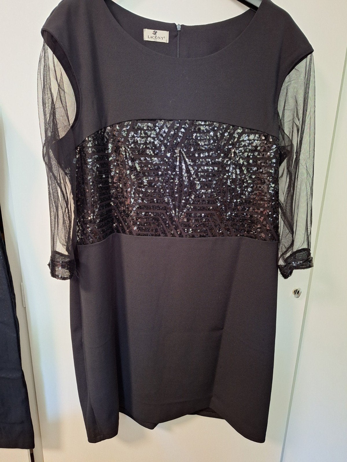 Zwarte Lacony Paris jurk met pailletten en tule mouwen, Ophalen, Zwart, Maat 46/48 (XL) of groter, Zo goed als nieuw