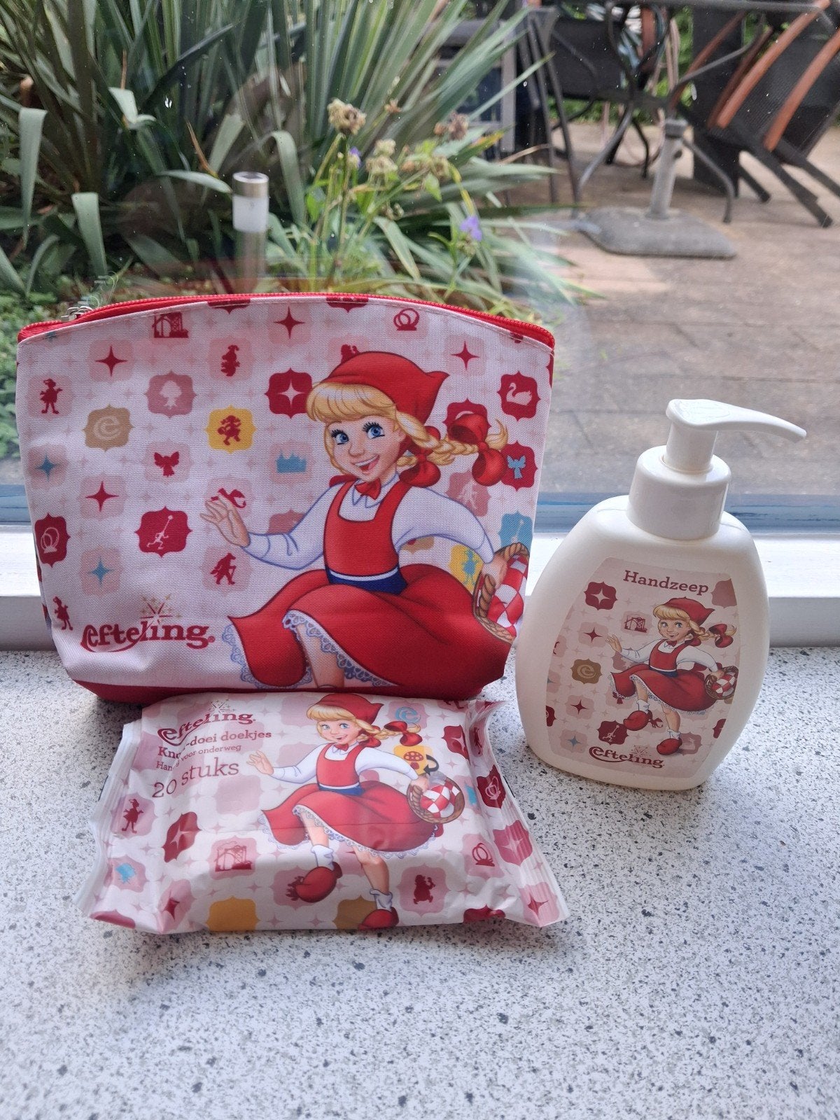 Toilettas + handzeep + lotiondoekjes van Efteling Roodkapje, Ophalen of Verzenden, Zo goed als nieuw, Gebruiksvoorwerp