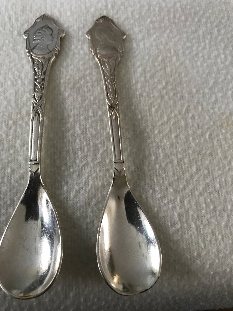 Koffielepeltjes Juliana en Bernhard -, Verzamelen, Koninklijk Huis en Royalty, Ophalen, Gebruikt, Nederland, Speld(je) of Lepel(tje)