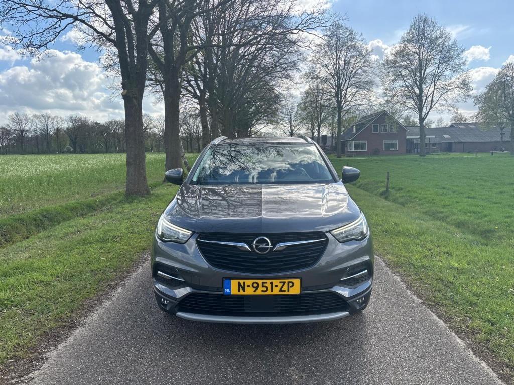Opel Grandland X 1.2 Innovation | Camera | Navigatie | Trekh, Gebruikt, 1199 cc, Leder en Stof, Bedrijf