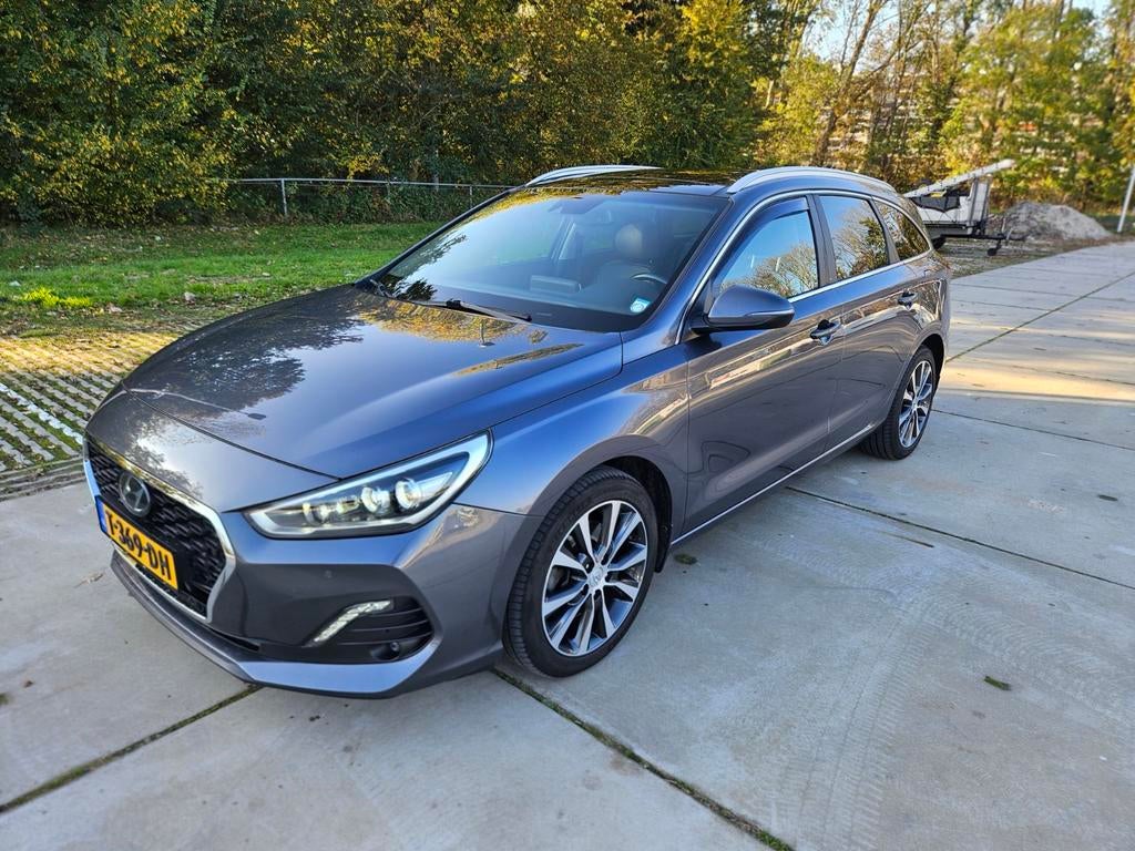 Hyundai i30 1.4 T-gdi 140pk 7-DCT 2020 Grijs, 1353 cc, Zwart, 4 cilinders, Leder
