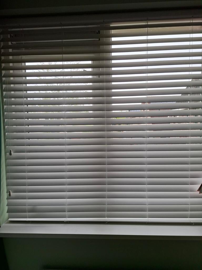 Witte horizontale jaloezieën, zo goed als nieuw, Modern, Klassiek, 100 tot 150 cm, Ophalen of Verzenden, Zo goed als nieuw
