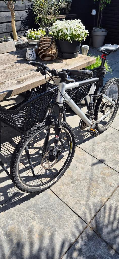 Zwarte Mountainbike - Full Suspension - opknapper, Fietsen en Brommers, Fietsen | Mountainbikes en ATB, Gebruikt, Schijfrem, 53 tot 57 cm