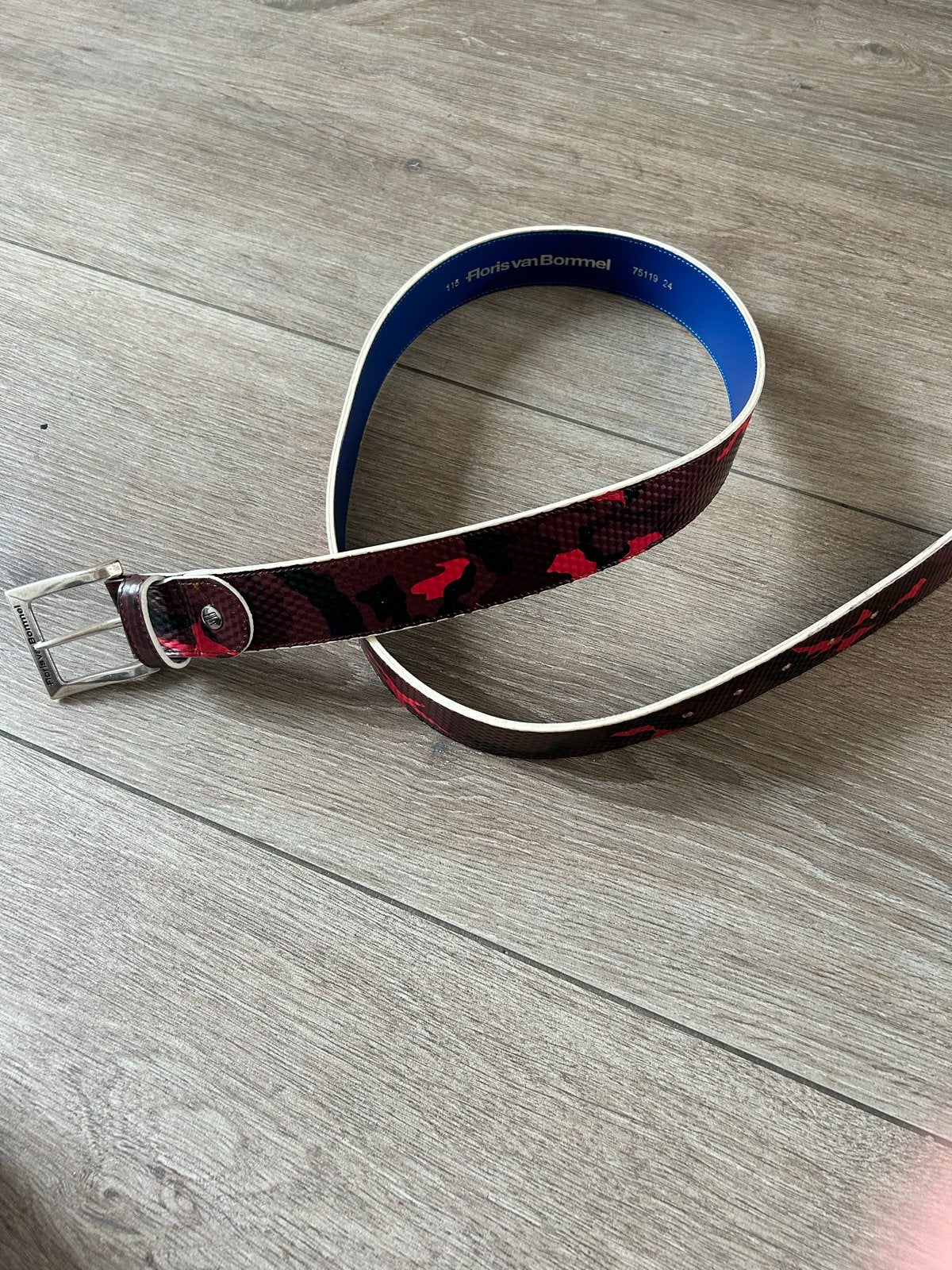 Floris van Bommel riem rood/zwart camouflage 115 cm, Nieuw, Ophalen of Verzenden, 115 cm of meer, Riem of Ceintuur