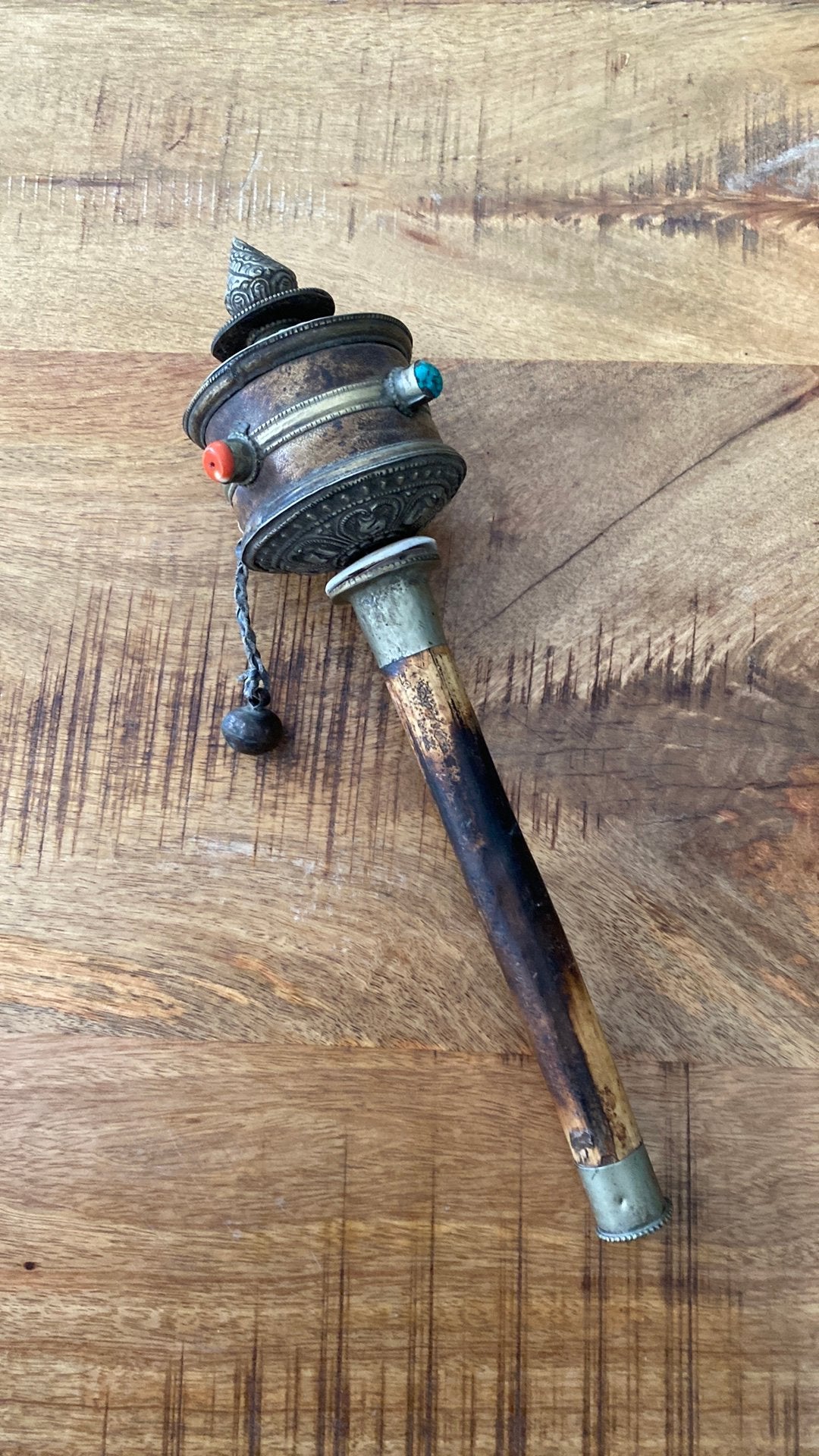 Tibetaanse Mani Khorlo (Handsgebedmolen met mantra rol), Antiek en Kunst, Natuurlijk materiaal, 38 cm, Handgemaakt, Ophalen of Verzenden