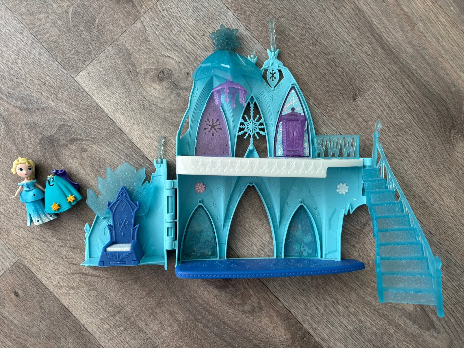 Z.g.a.n. Disney Frozen kasteel, Kinderen en Baby's, Speelgoed | Poppenhuizen, Ophalen of Verzenden, Zo goed als nieuw, Poppenhuis