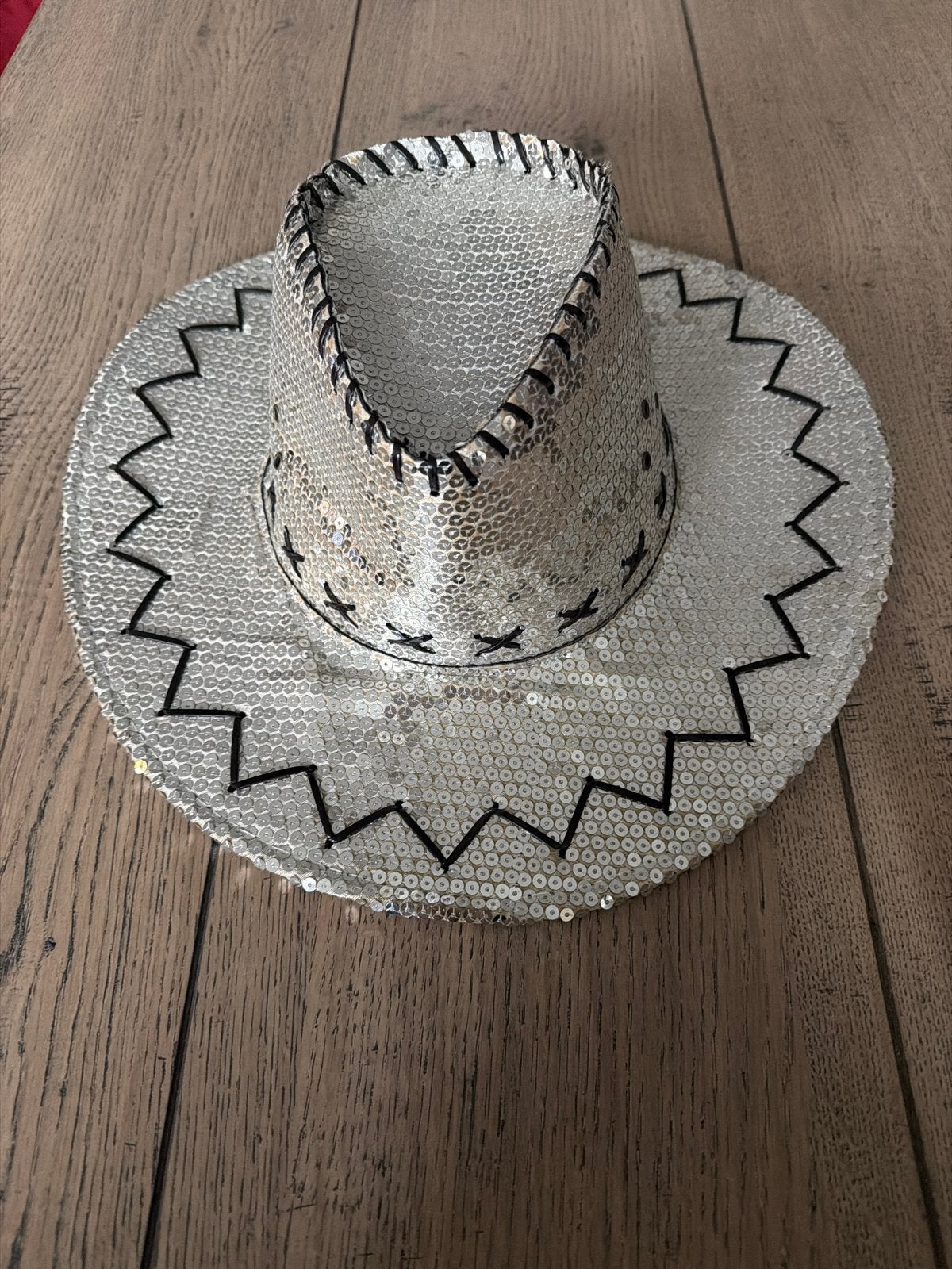 Zilveren Cowboyhoed met Pailletten - Feest of Carnaval, Kleding | Dames, Ophalen, Zo goed als nieuw, One size fits all, Hoed