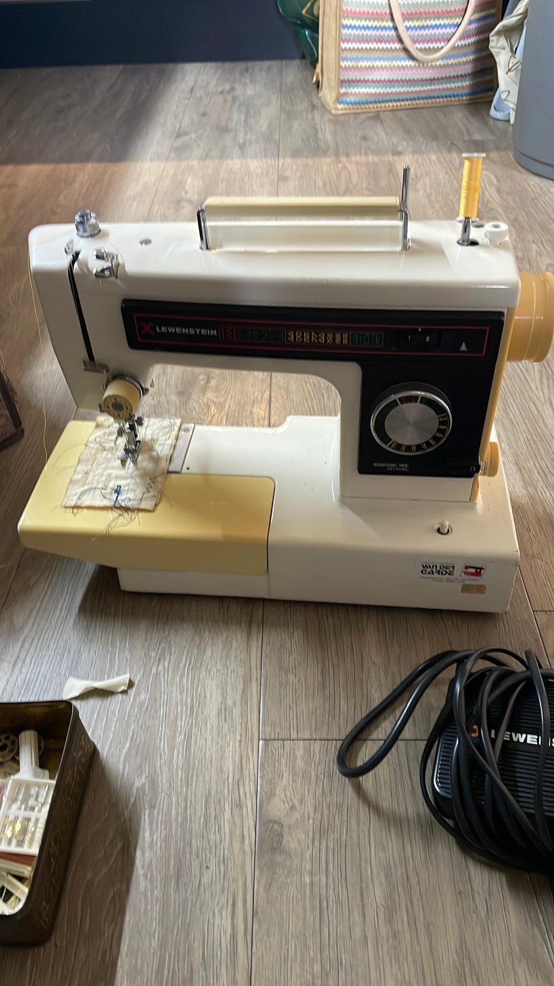 Lewenstein Naaimachine met accessoires, Hobby en Vrije tijd, Ophalen of Verzenden, Gebruikt, Naaimachine, Lewenstein
