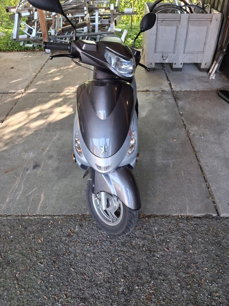 Te koop nette Peugeot v-clic snorscooter., Ophalen, Gebruikt, Benzine, Overige modellen