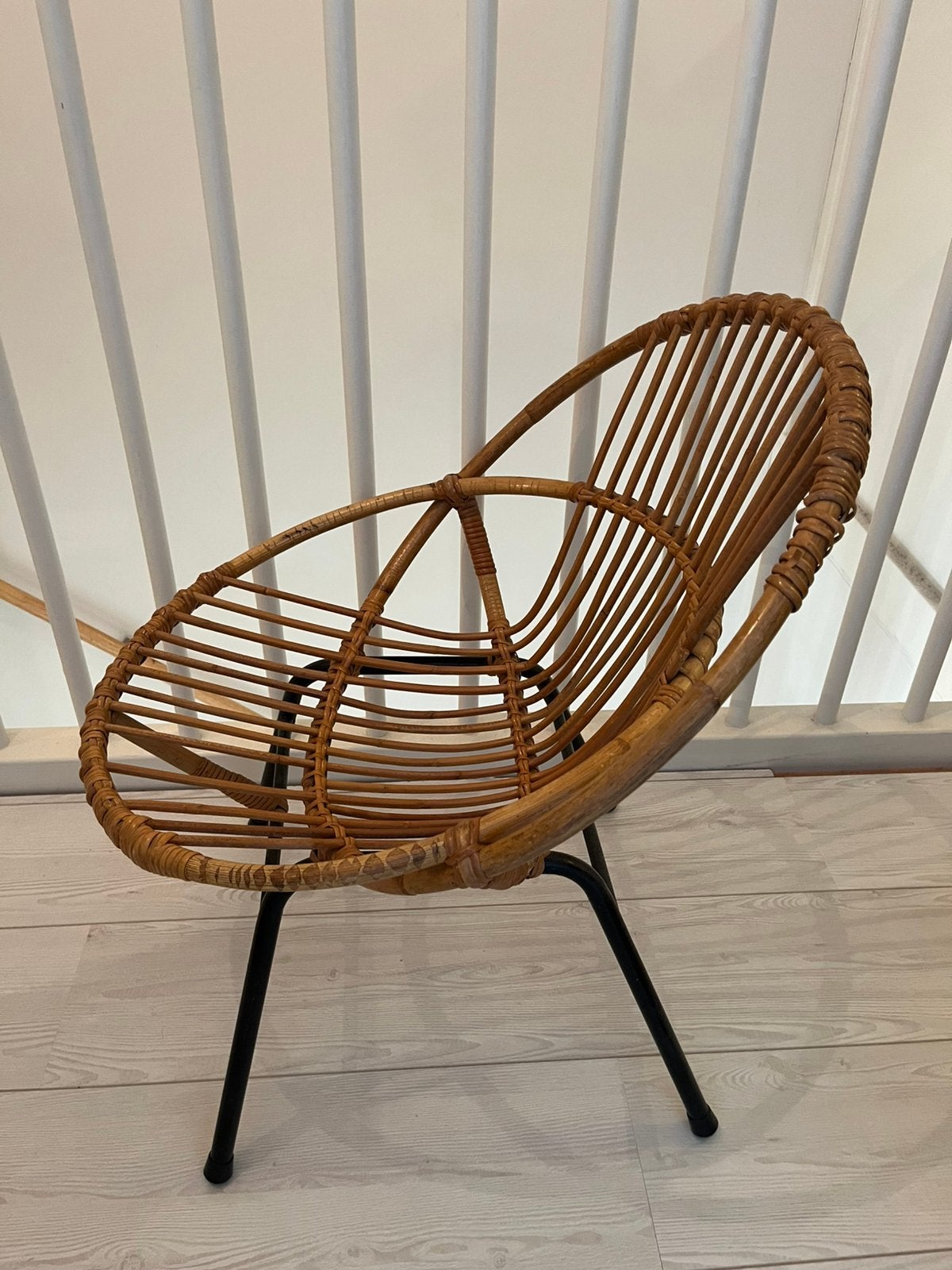 Vintage retro rieten kuipstoel jaren 60 70, Huis en Inrichting, Stoelen, Ophalen, Zo goed als nieuw, Bruin, Eén