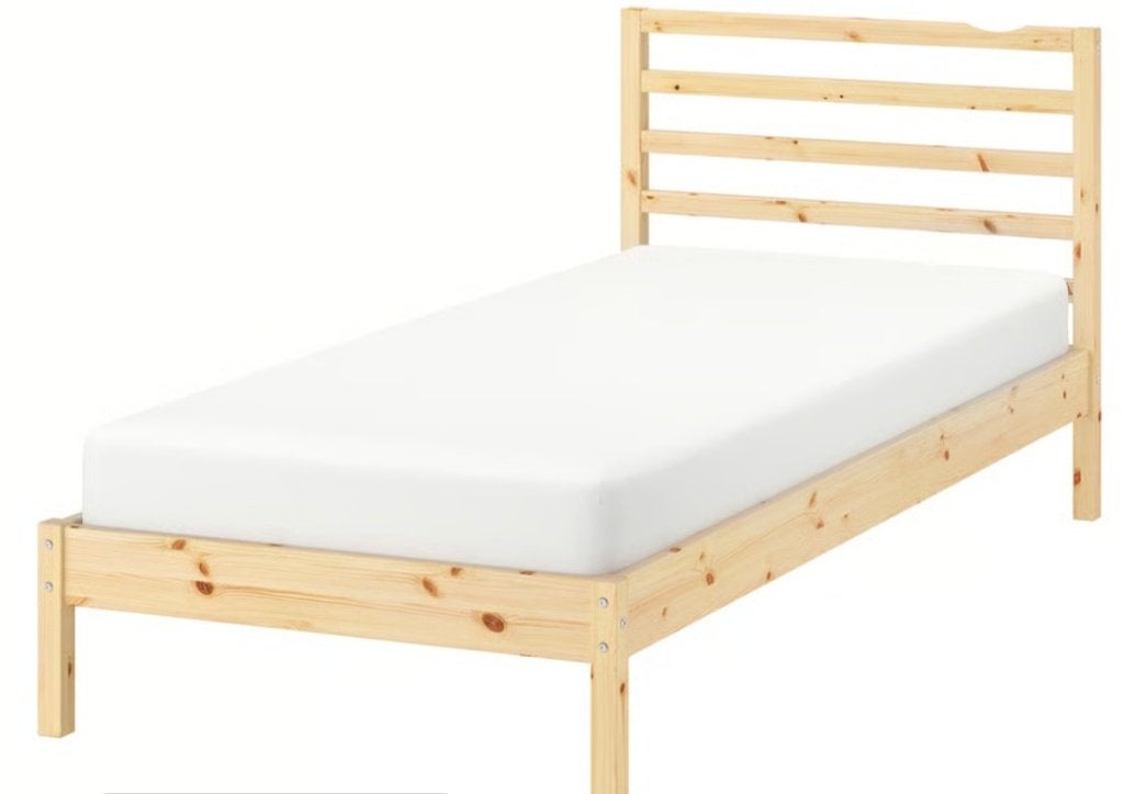 Bed 1 persoons IKEA, Huis en Inrichting, Ophalen, 90 cm, Grenen, Zo goed als nieuw