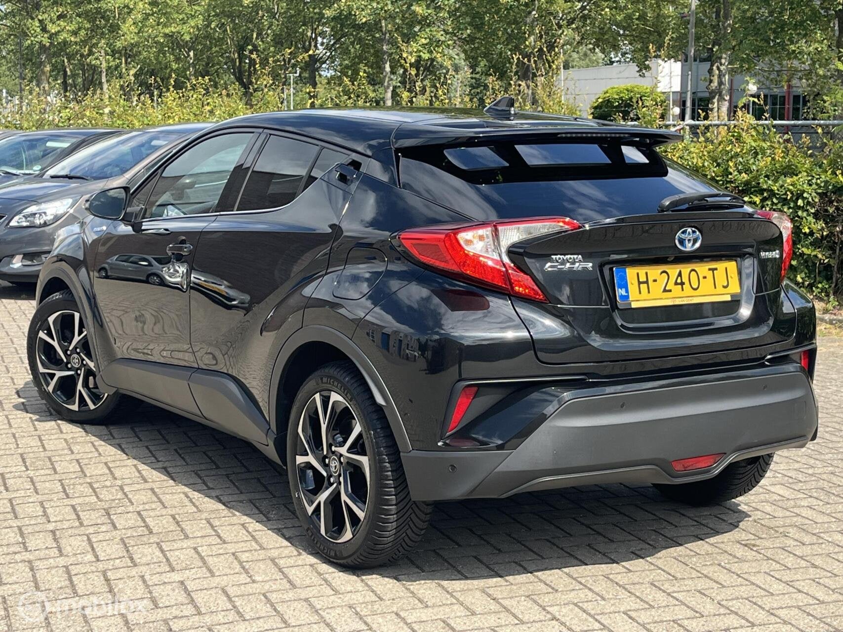 Toyota C-HR 1.8 Hybrid Executive BJ 2019, LED, Camera, NaviD, Dealer onderhouden, Euro 6, 4 cilinders, 26 km/l
