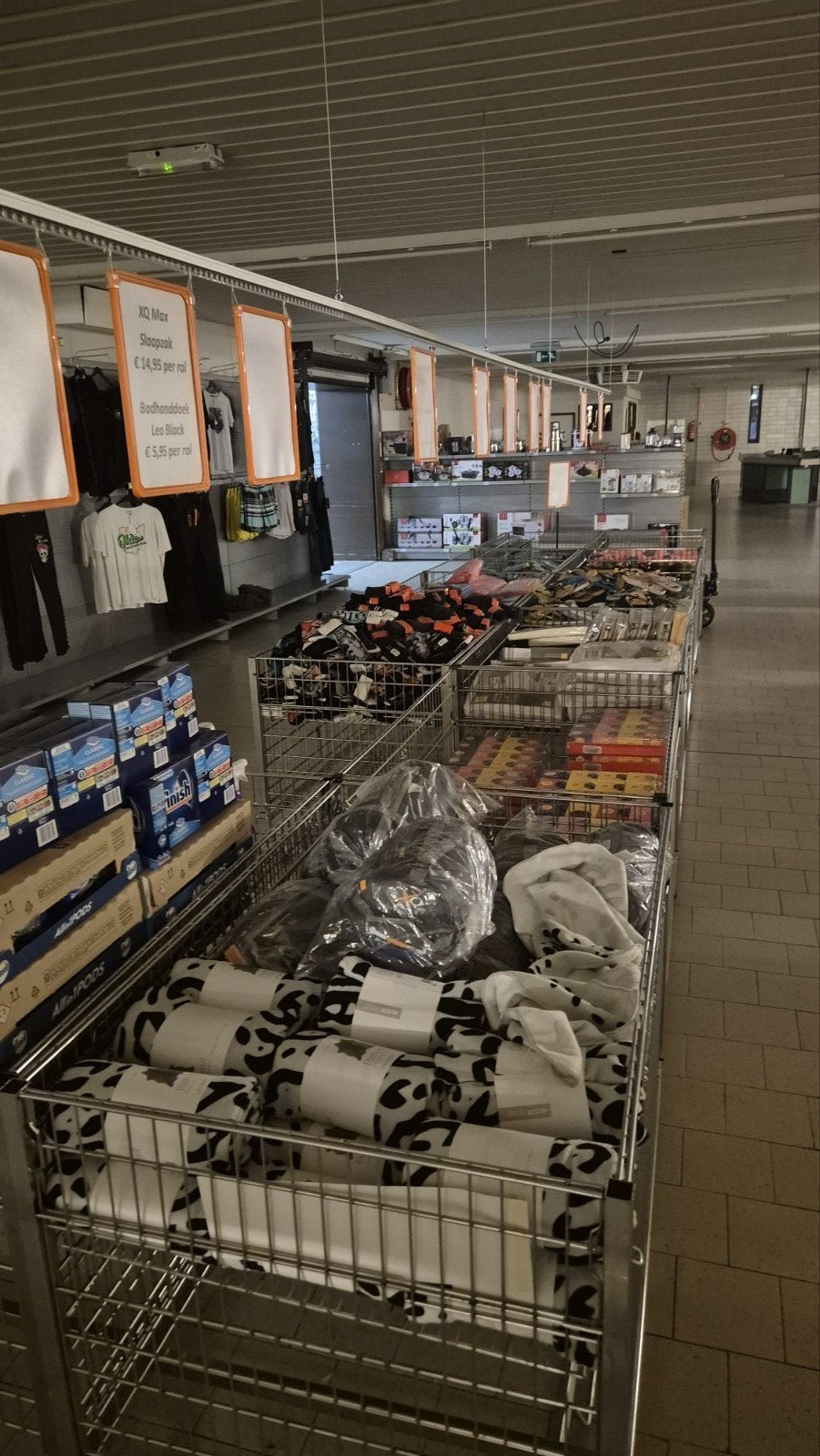 partij winkel spullen  (karren kleding steling manden), Diversen, Ophalen