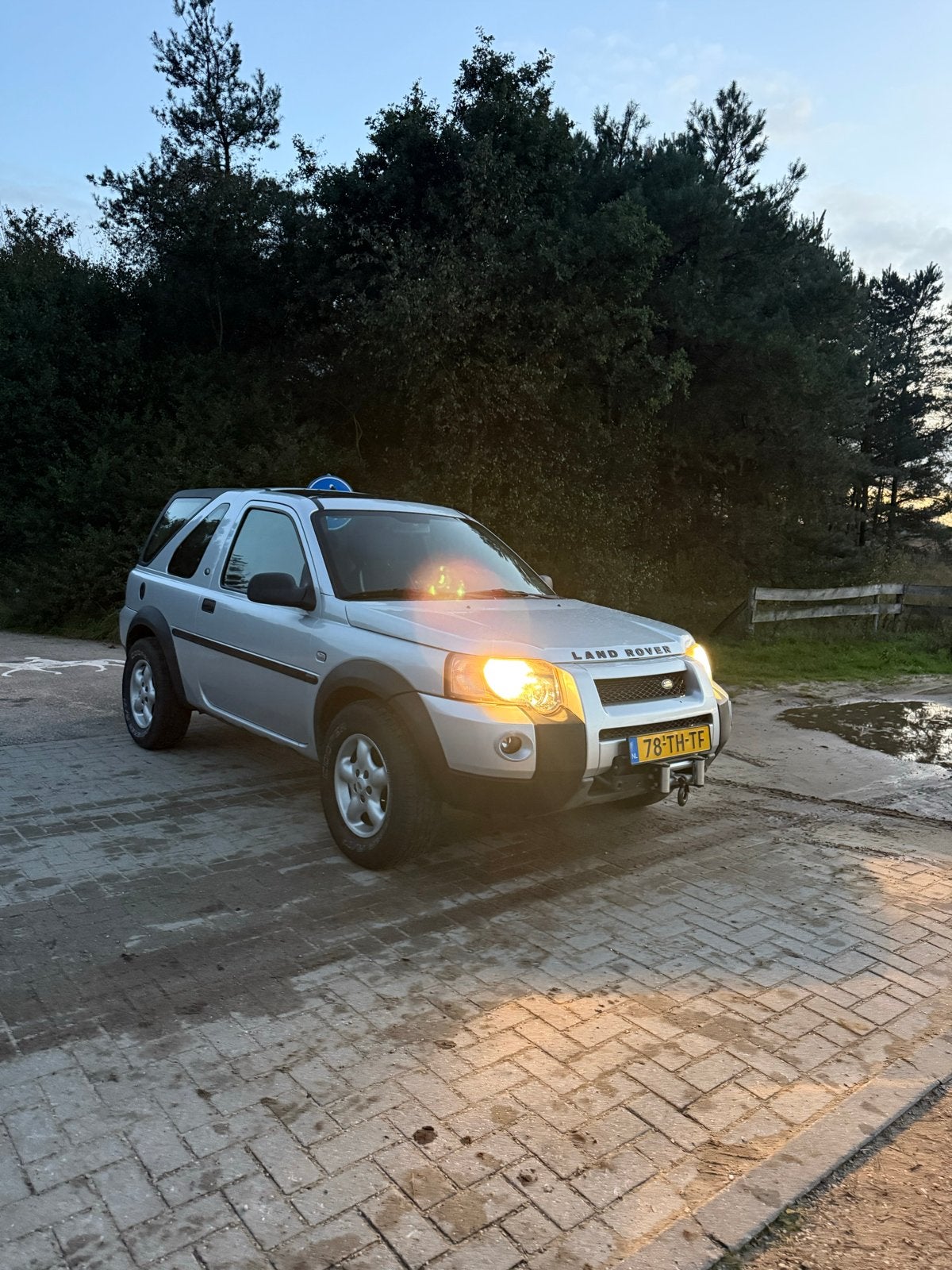 Land Rover Freelander 2.5 V6 3DR AUT 4WD 2006 Grijs, Auto's, Automaat, Zwart, 2497 cc, 2000 kg