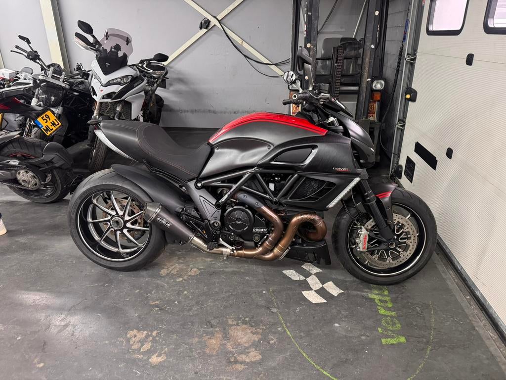 Ducati diavel 2014 carbon, Motoren, 2 cilinders, Occasion, Motorrijbewijs A, Particulier