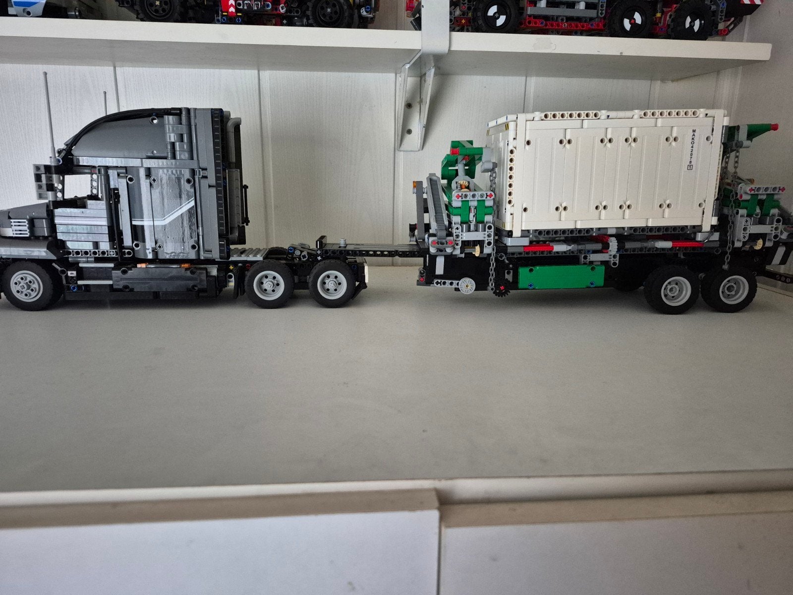 Lego Technic Vrachtwagen met Container (MOC), Overige merken, Groter dan 1:32, Ophalen of Verzenden, Zo goed als nieuw