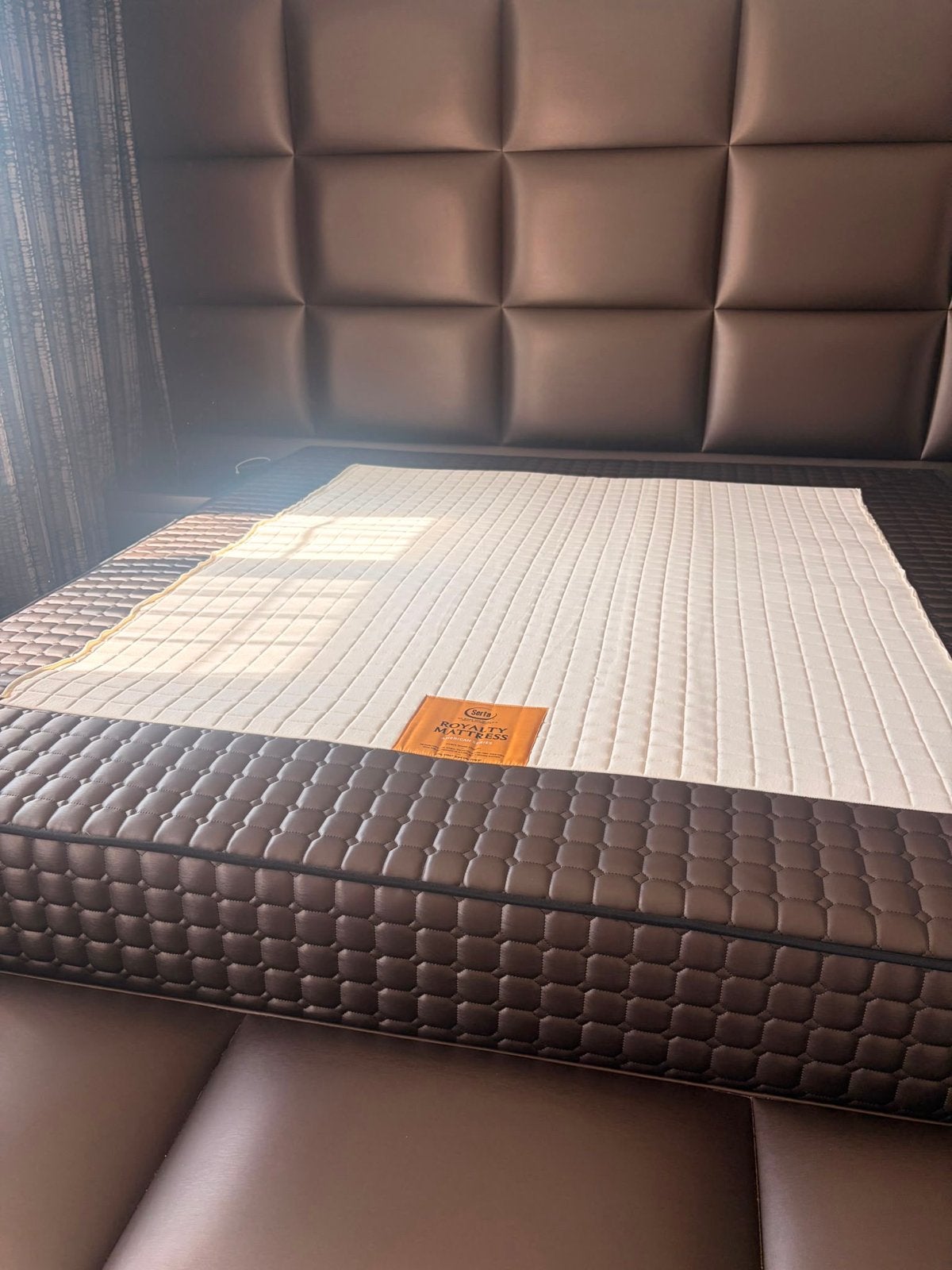 Serta Royalty Matras 200x220 cm zonder topper en hoofdbord), Ophalen, Tweepersoons, Zo goed als nieuw, Overige maten