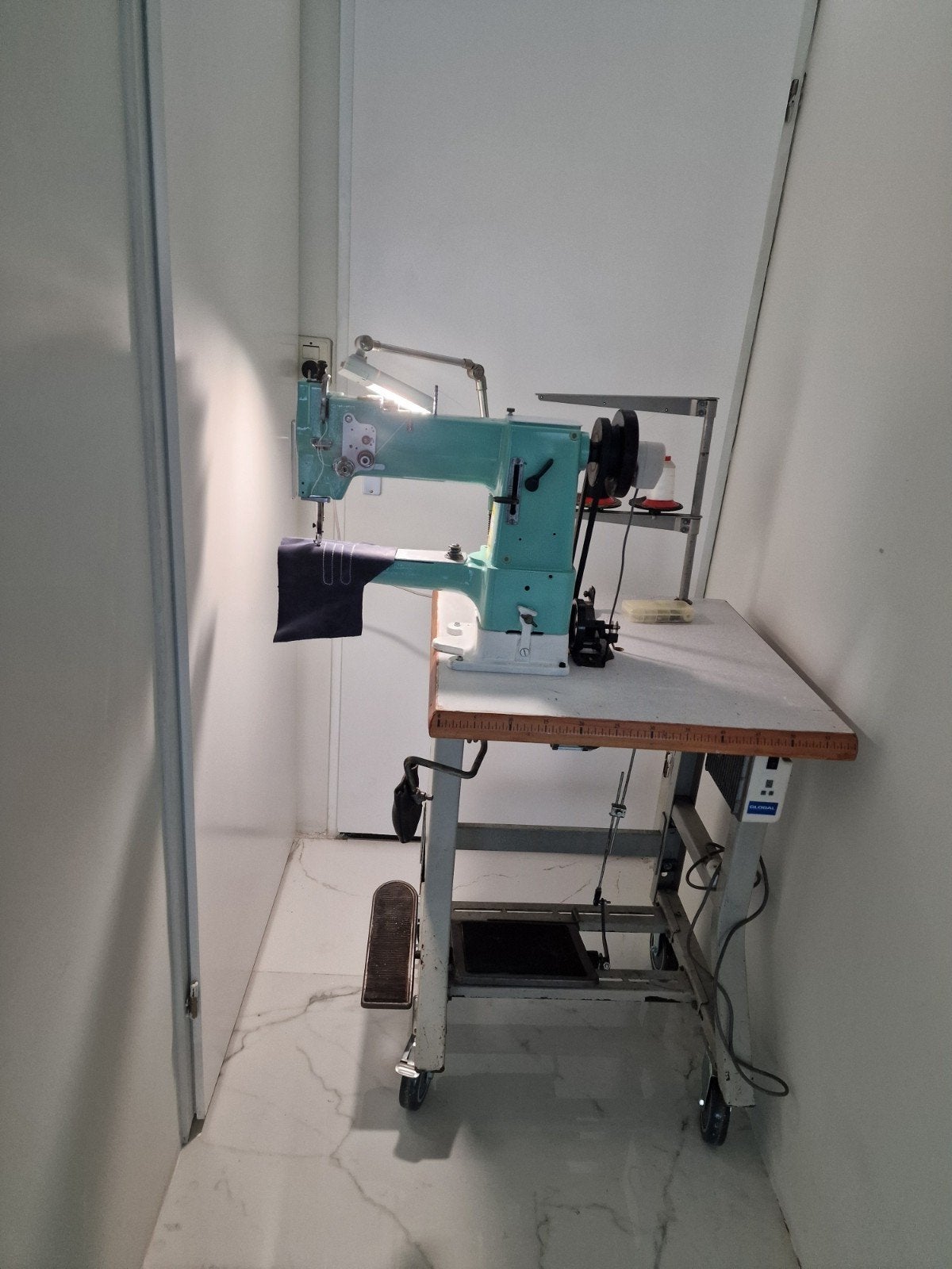 Dürkopp Adler 69 compact industriële leernaaimachine, Gebruikt, Naaimachine, Industrieel, Ophalen