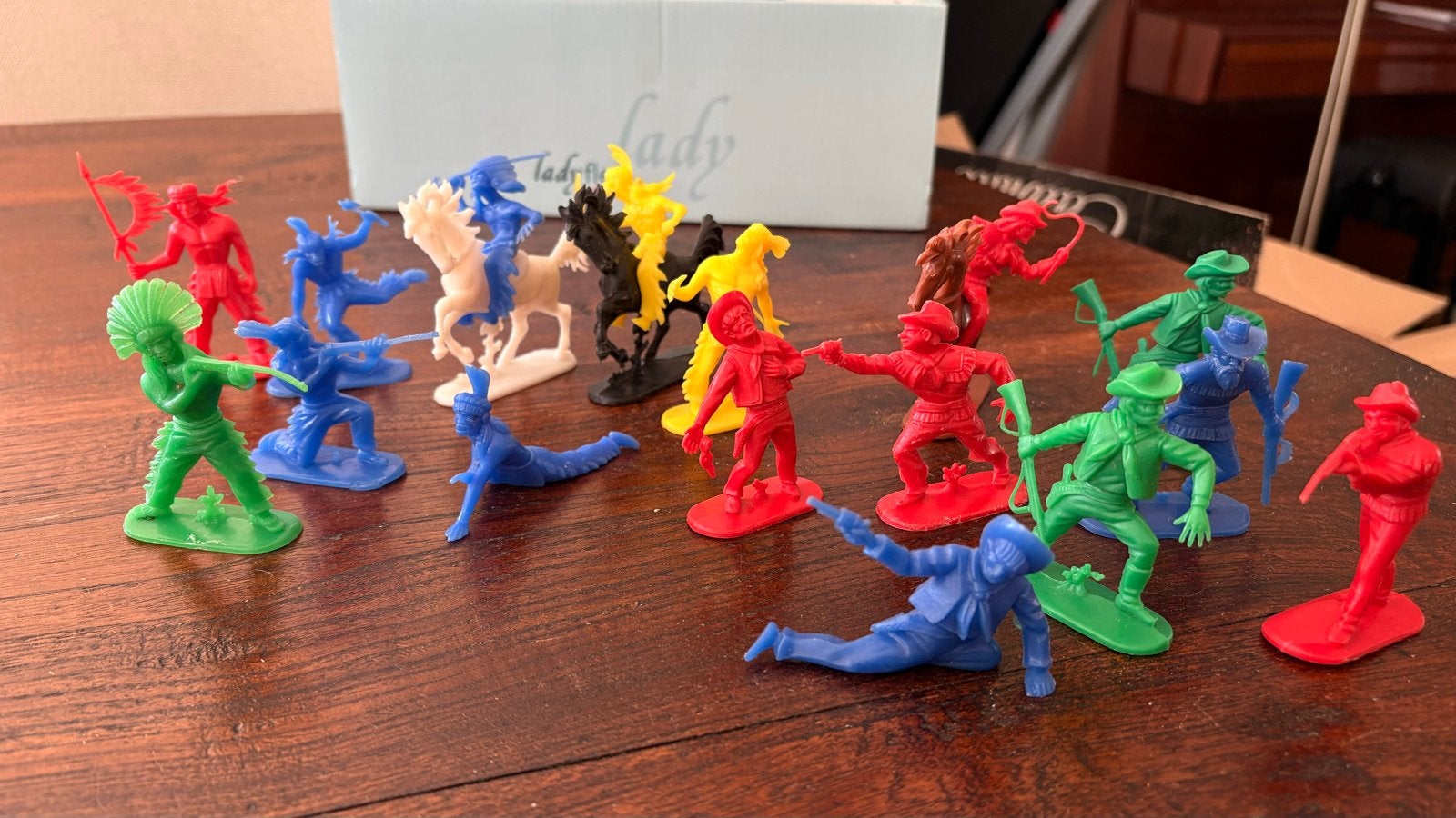 Vintage plastic speelgoedfiguren: cowboys en indianen, Ophalen of Verzenden, Gebruikt