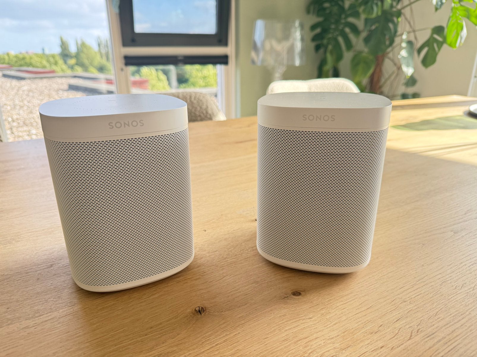 Sonos One Wit 2 stuks (1x Gen1, 1x Gen2) Zo goed als nieuw!, Slimme speaker, Inclusief microfoon, Ophalen of Verzenden, Zo goed als nieuw