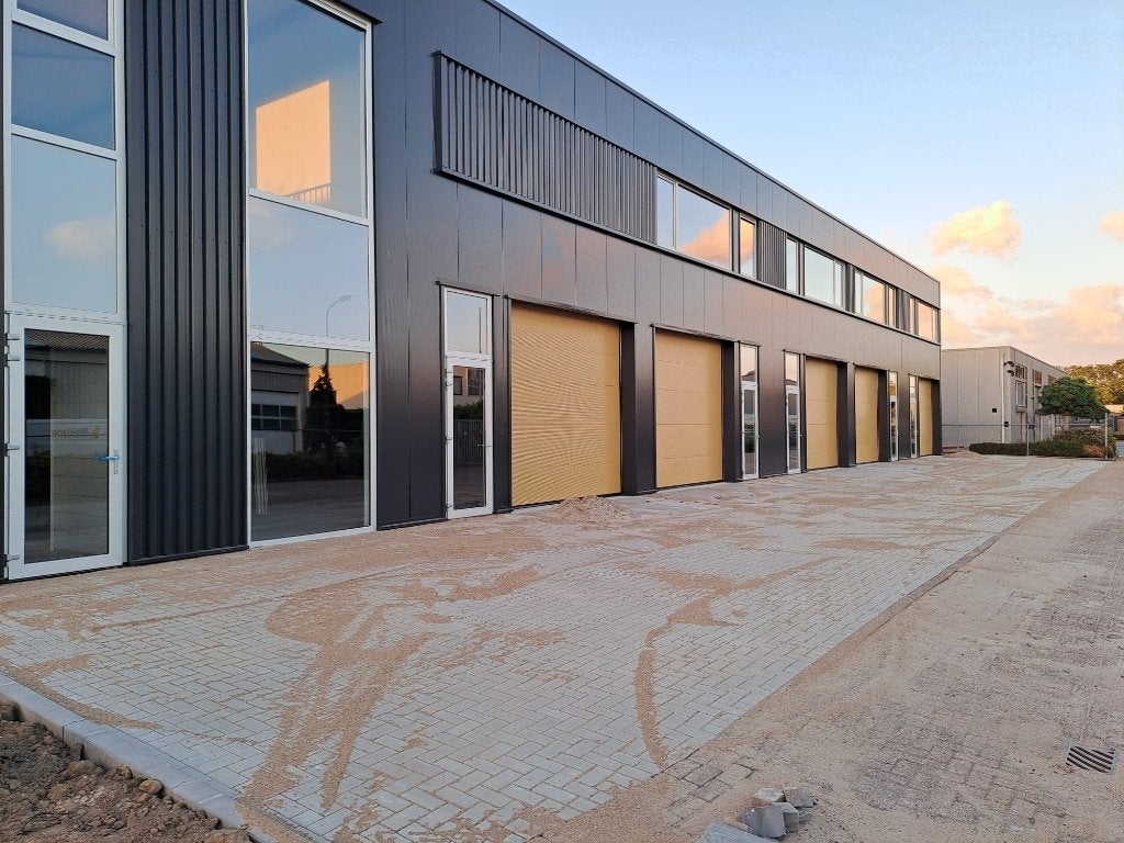MODERNE  BEDRIJFSUNITS MET OF ZONDER KANTOORRUIMTE TE HUUR, Zakelijke goederen, Bedrijfs Onroerend goed, 125 m², Huur, Bedrijfsruimte