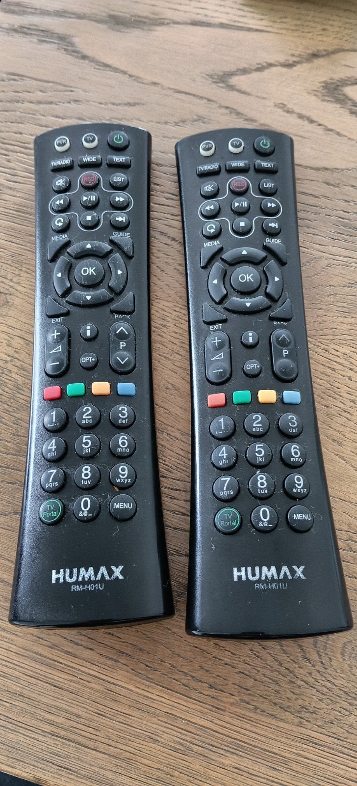 2x Humax Afstandsbediening RM-H01U - 2 voor de prijs van 1, Audio, Tv en Foto, Afstandsbedieningen, Ophalen of Verzenden, Gebruikt