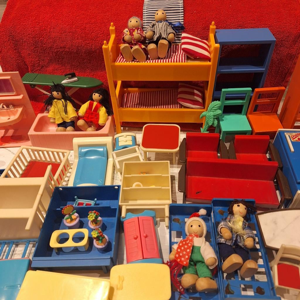 Vintage poppenhuis meubels poppetjes, Kinderen en Baby's, Speelgoed | Poppenhuizen, Ophalen, Gebruikt, Poppenhuis