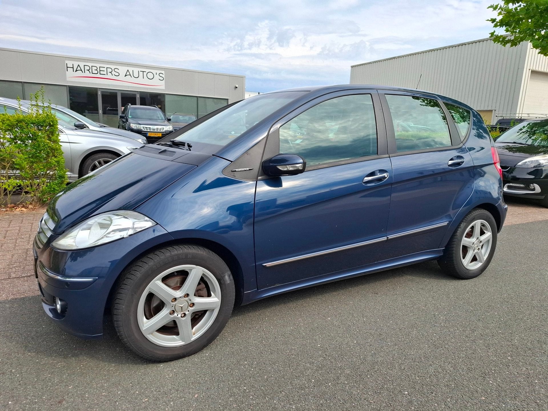 Mercedes-Benz A-klasse 200 Classic AIRCO/CRUISE/NAVI/TREKHAA, Auto's, Voorwielaandrijving, Gebruikt, Zwart, 4 cilinders