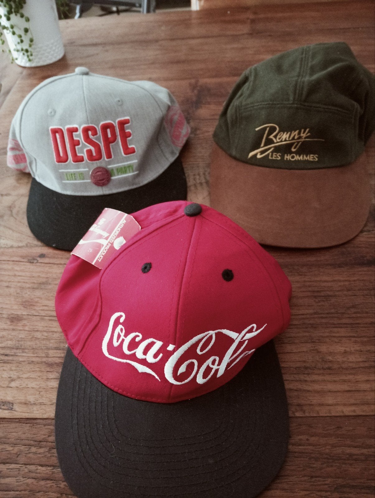 Diverse petten: Despe, Benny Les Hommes, Coca-Cola, Ophalen, Gedragen, One size fits all, Pet