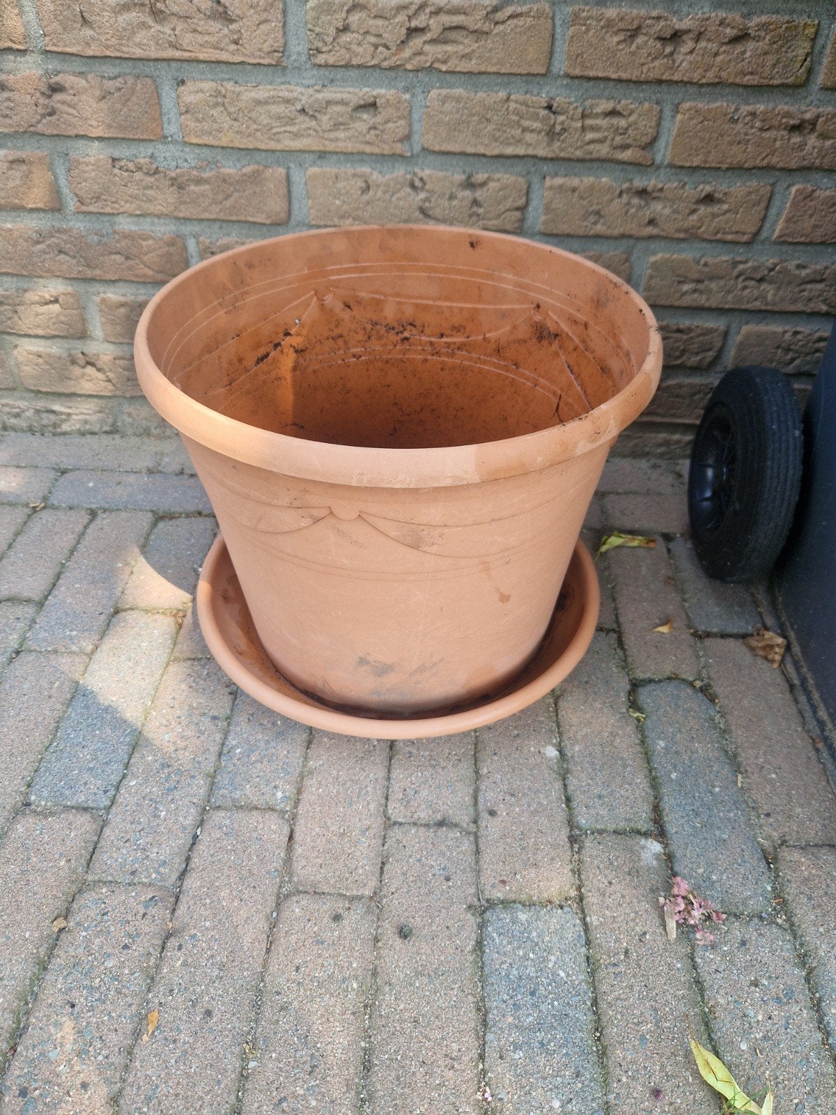 Grote kunststof bloempot met schotel, Ophalen