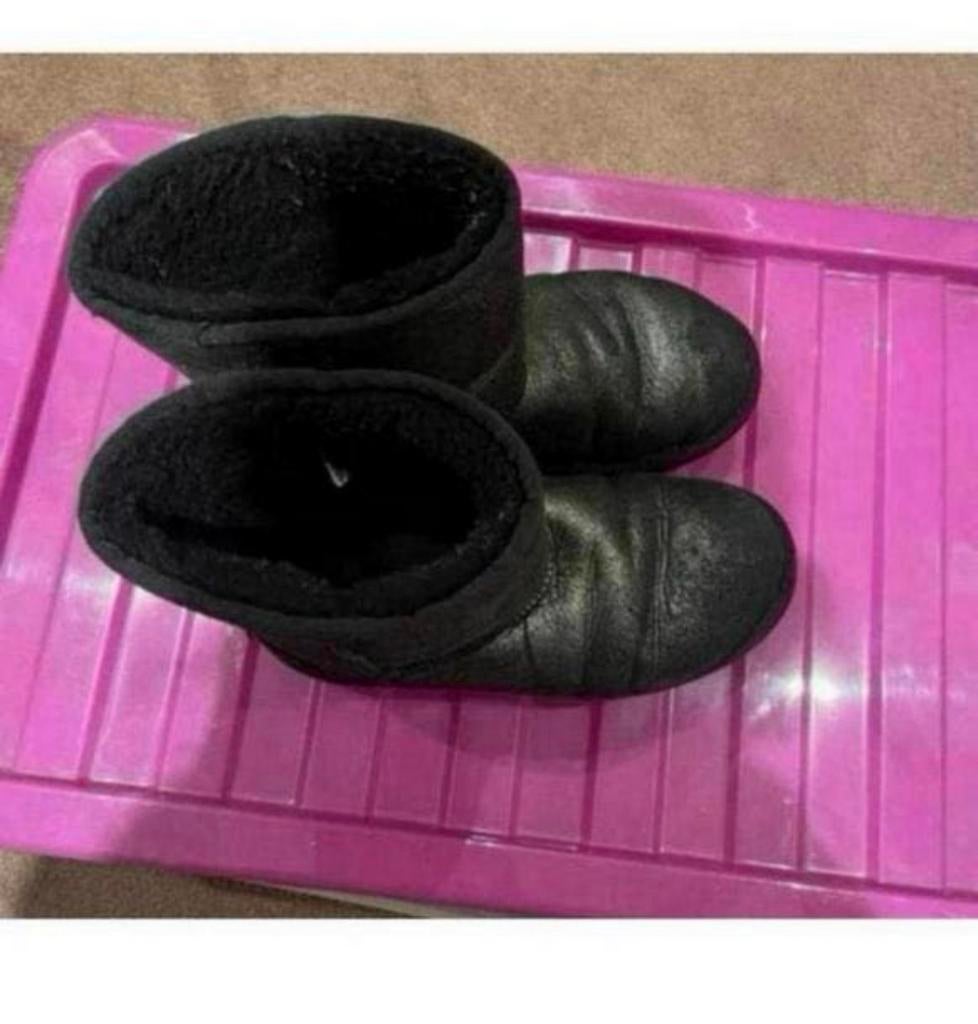 Ugg snowboots laarzen maat 38 zwart zilver glitter, Kinderen en Baby's, Kinderkleding | Schoenen en Sokken, Zo goed als nieuw