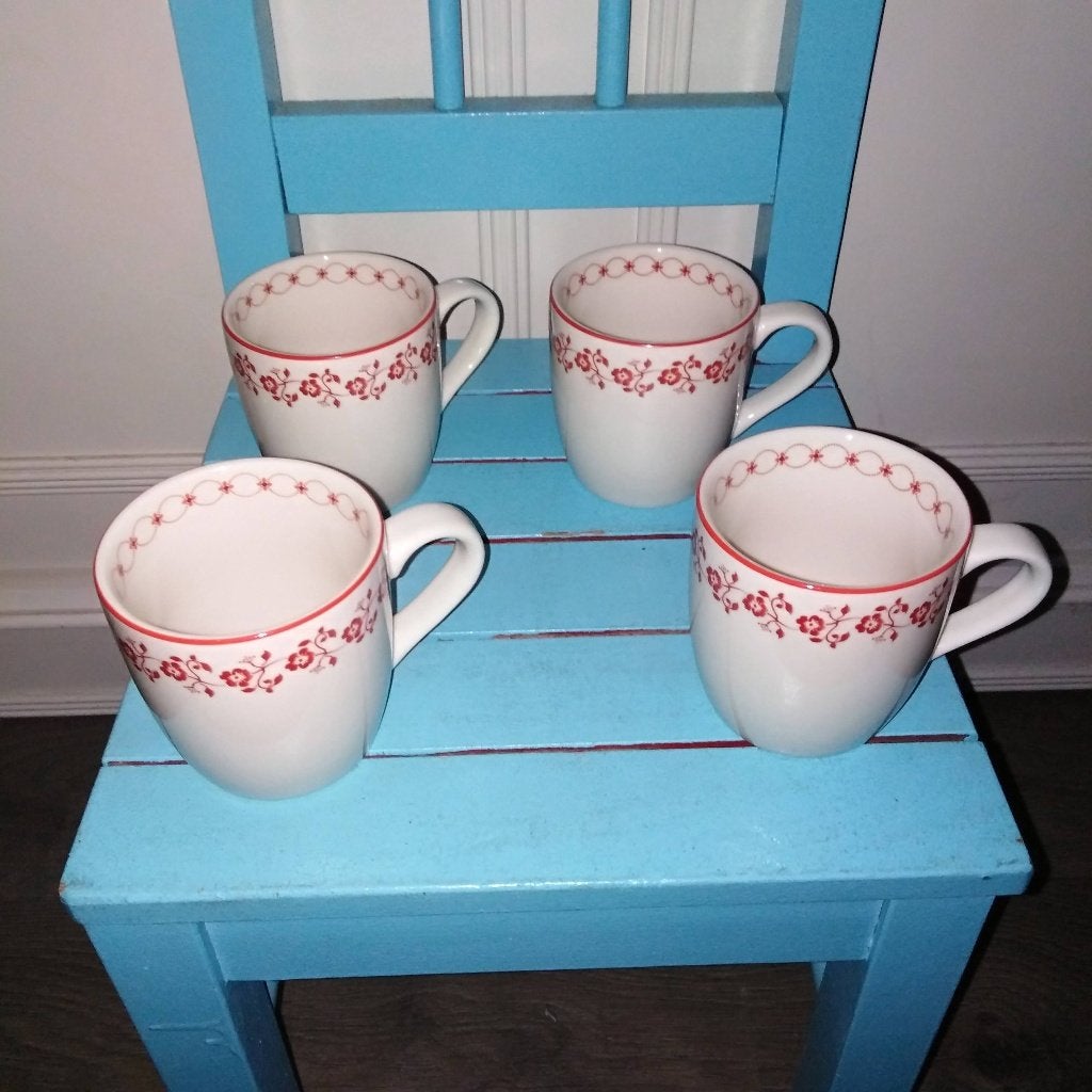 Mokjes creme kleur met rode bloemenrand AH, Ophalen, Gebruikt, Overige stijlen, Kop(pen) en/of Schotel(s)