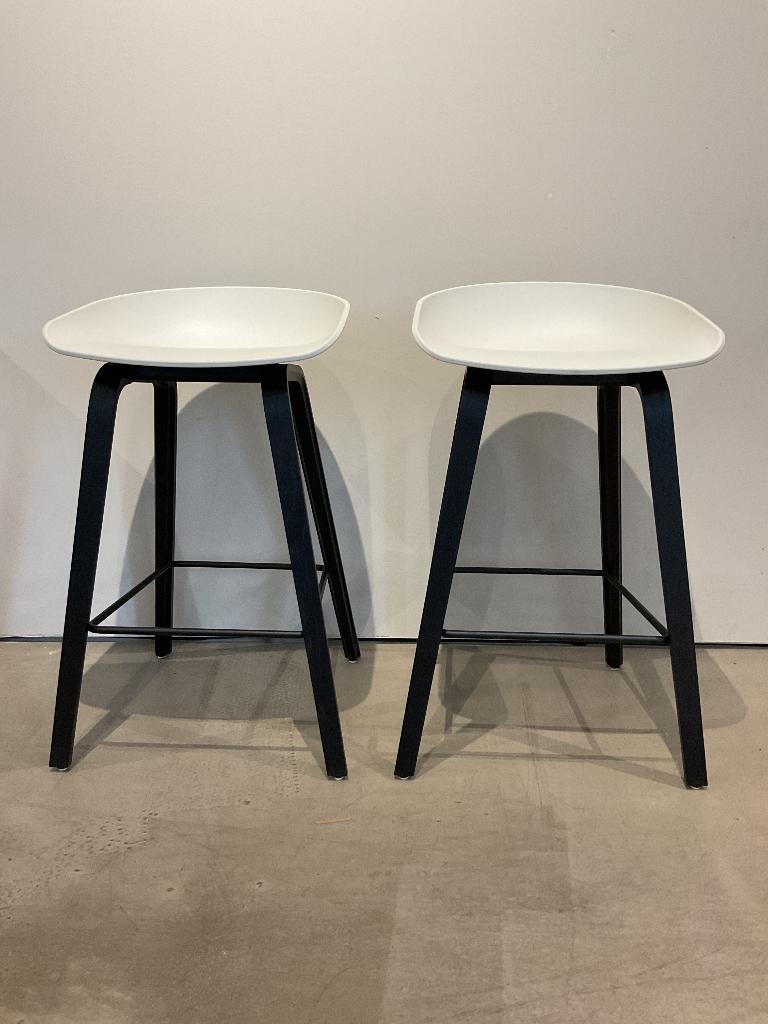 Hay 2 x AAS 32 Bar stool Low, Ophalen, Hout, Met voetsteun, 60 tot 90 cm