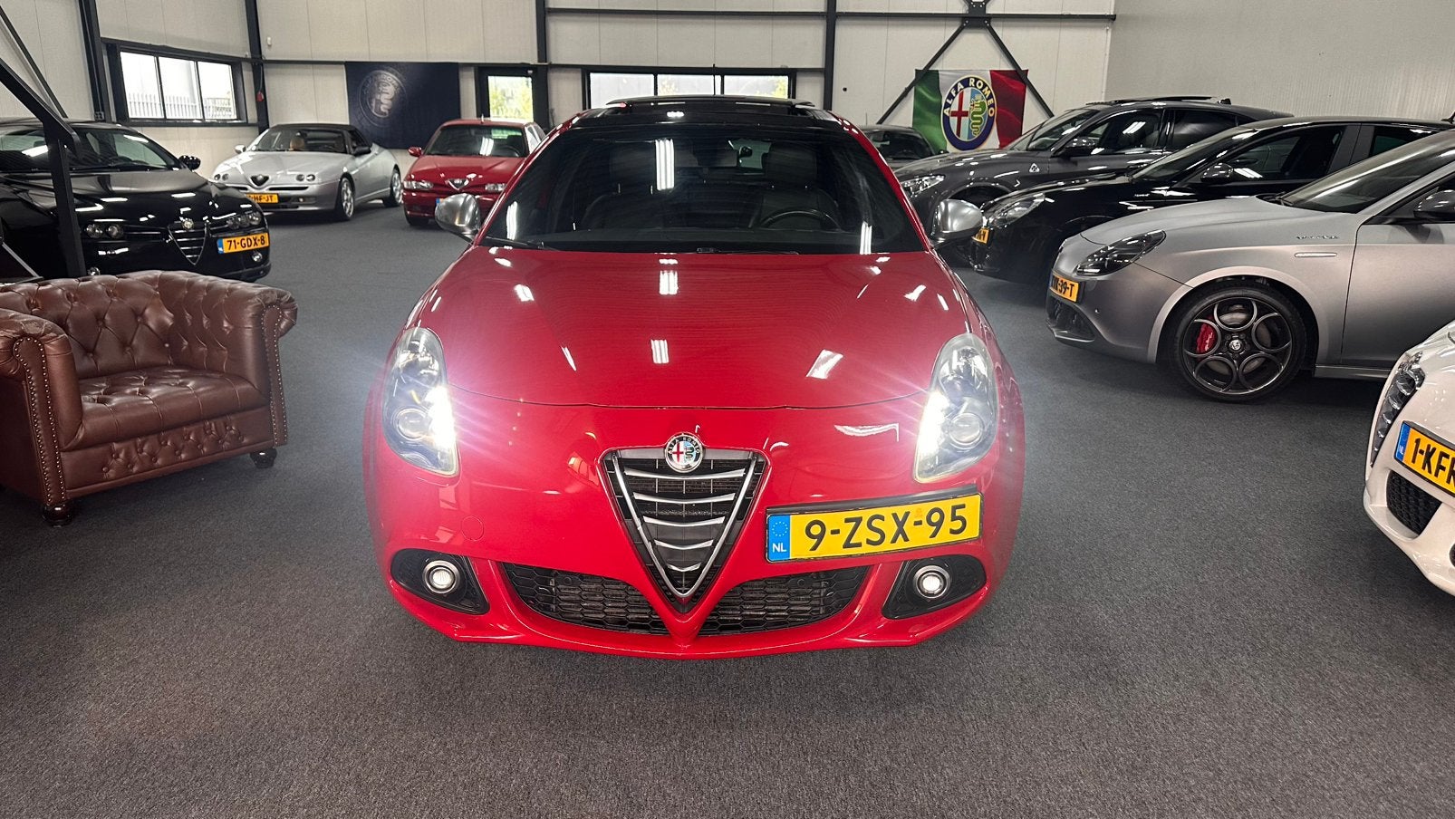 Alfa Romeo Giulietta 1.750 TBI 2013 Facelift handgeschakeld, Auto's, Parkeersensor, 4 cilinders, Leder en Stof, Bedrijf