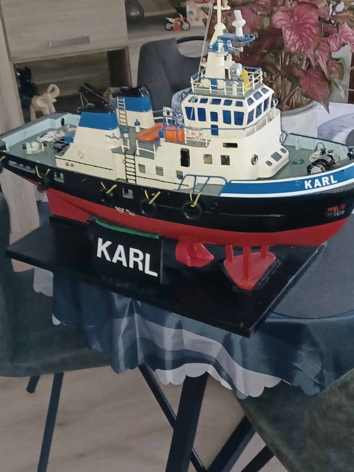 Tekoop tug, Ophalen, 1:32 tot 1:50
