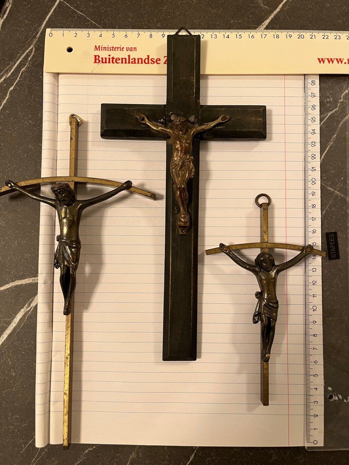 Set van 3 Vintage Katholieke Crucifixen, Verzenden
