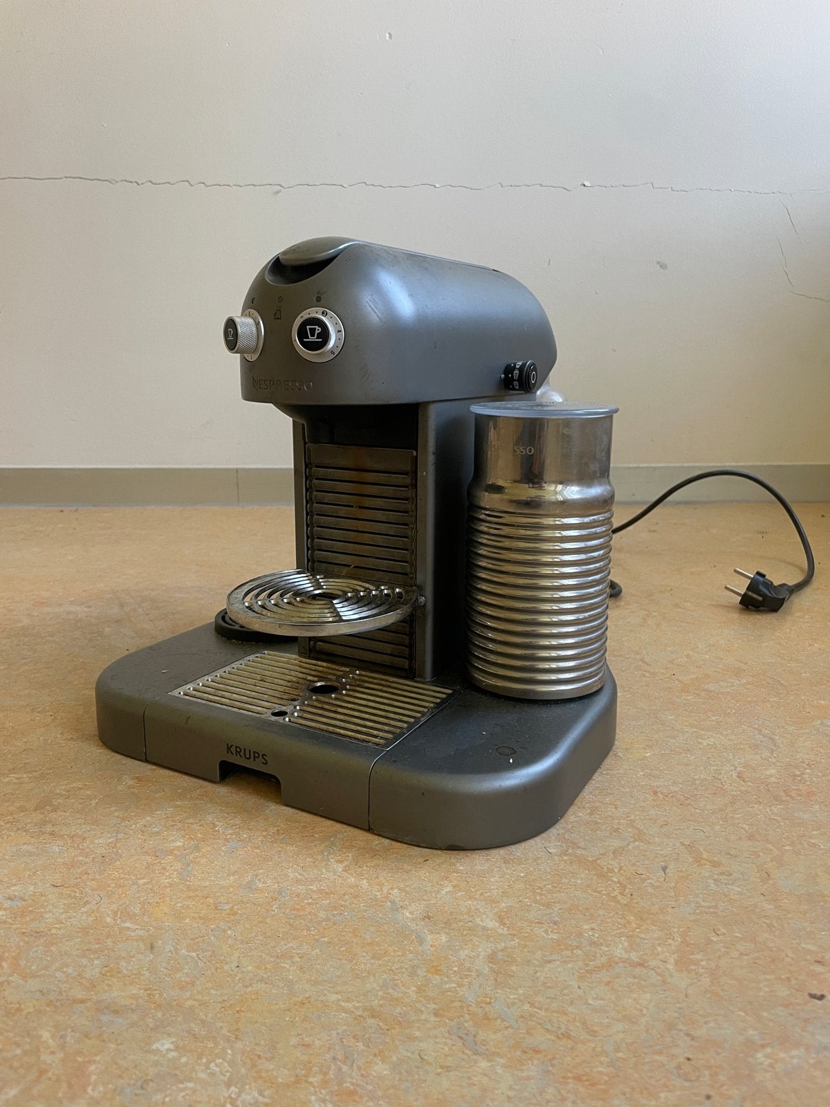 Nespresso Krups koffiezetapparaat met melkopschuimer, Witgoed en Apparatuur, Koffiepads en cups, Gebruikt, Koffiemachine, Ophalen