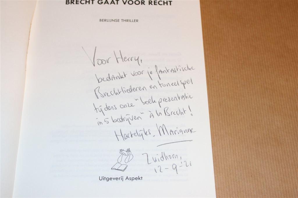 Brecht gaat voor Recht — Berlijnse Thriller — Gesigneerd, Ophalen of Verzenden, Gelezen