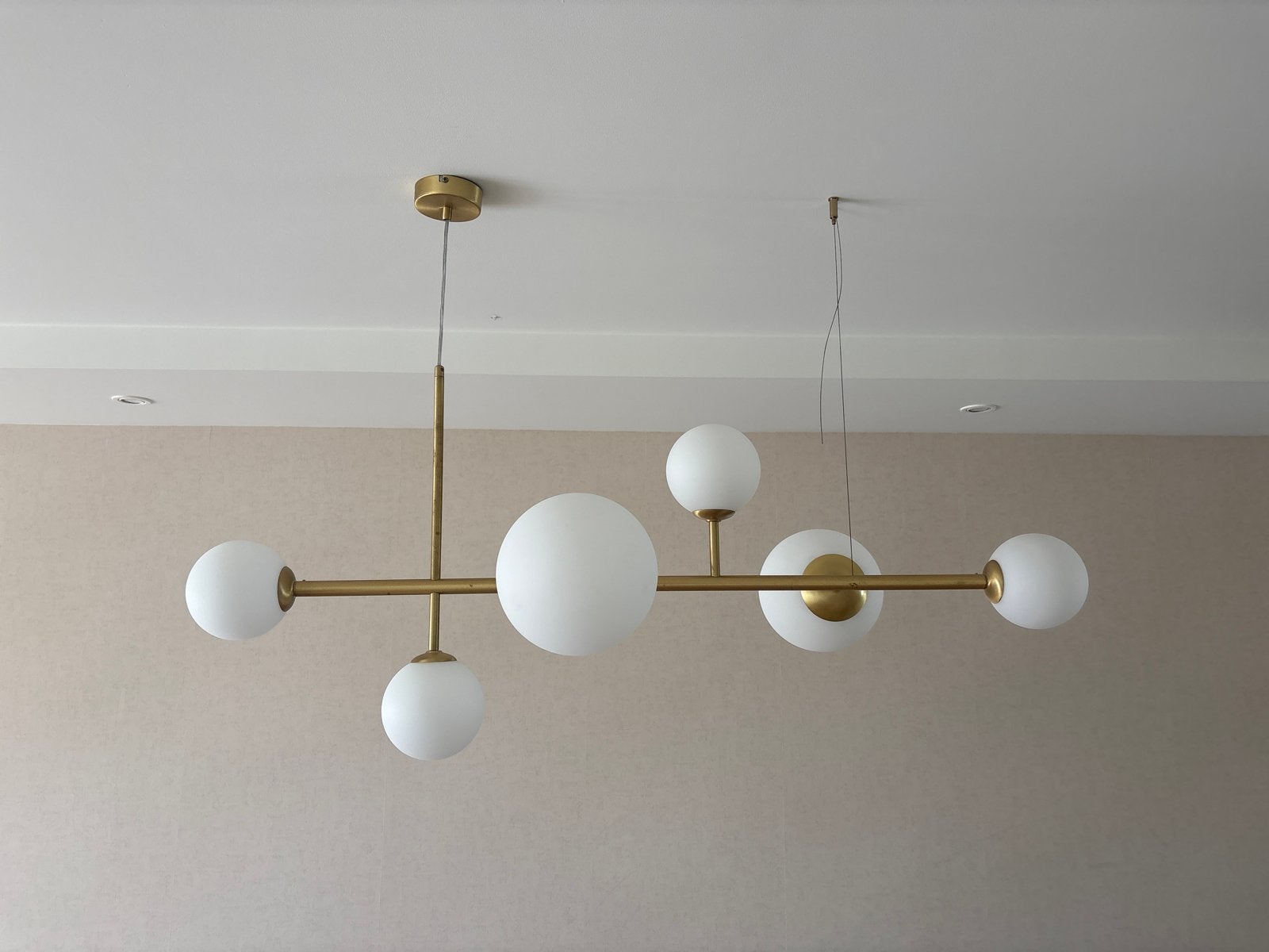 Hanglamp goud met witte bollen, Huis en Inrichting, Lampen | Hanglampen, Ophalen, Zo goed als nieuw, Glas, E14 (klein)