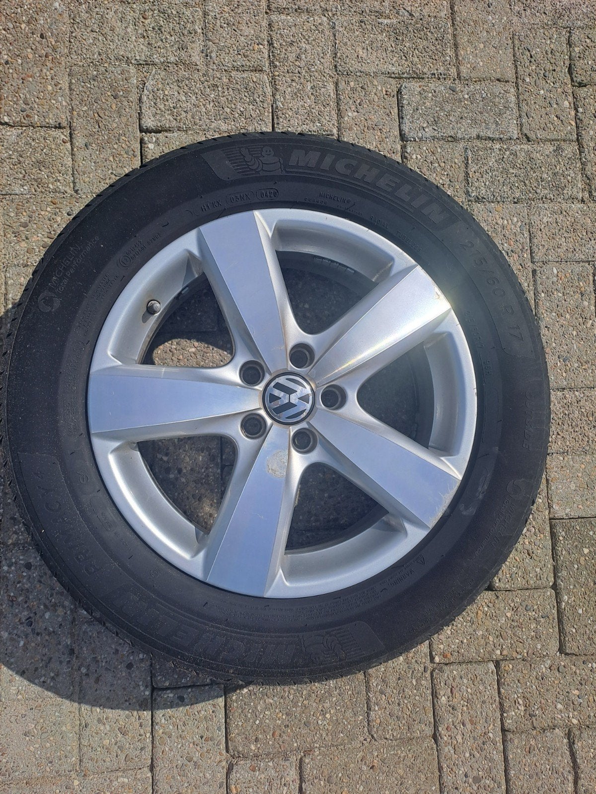 Velgen Volkswagen Tiguan 17 inch met zomerbanden, Ophalen of Verzenden, Gebruikt