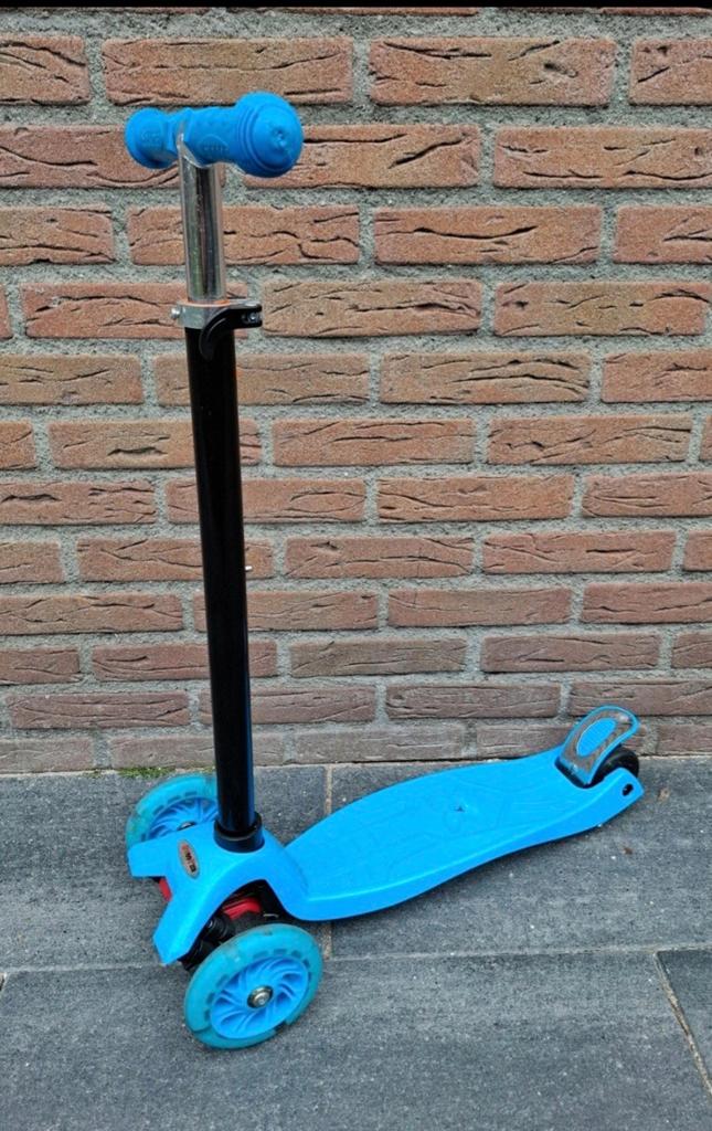 Kinderstep scooter, lampjes in de wielen, Fietsen en Brommers, Ophalen, Gebruikt, Gewone step, Scooter